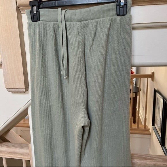 SKIMS Waffle Jogger in Mineral S - Picture 3 of 13